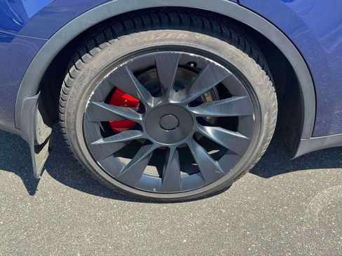 Used 2023 Tesla Model Y Performance AWD/4WD image 10