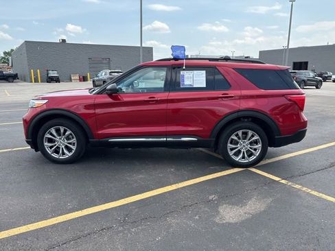 Used 2023 Ford Explorer XLT w/ Equipment Group 202A AWD/4WD image 18