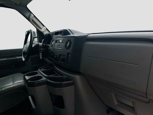 Used 2017 Ford E-450 and Econoline 450 Super Duty RWD image 20