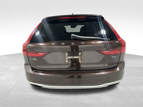 Used 2017 Volvo V90 T6 Cross Country image 7