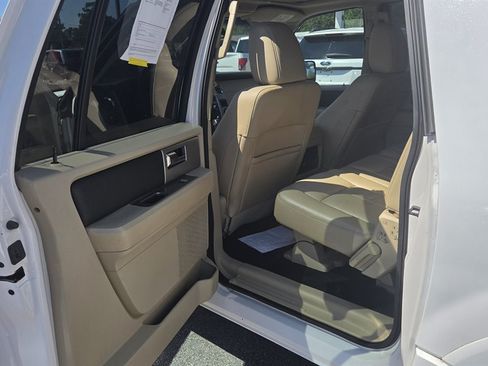 Used 2016 Ford Expedition EL XLT w/ Equipment Group 202A AWD/4WD image 12