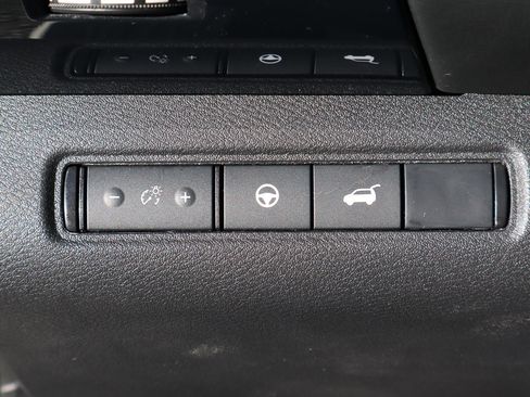 Used 2025 Nissan Pathfinder SV image 15