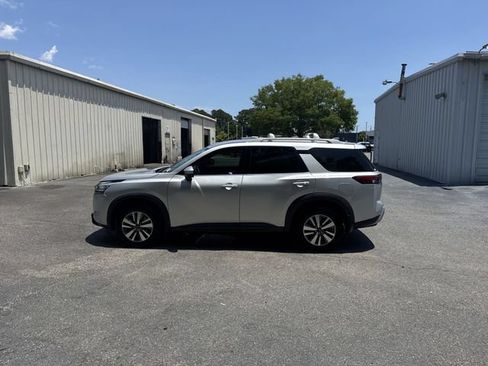 Used 2023 Nissan Pathfinder SL FWD image 8