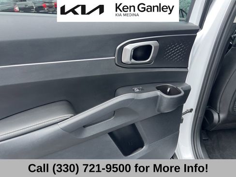 Certified 2022 Kia Sorento S w/ Panoramic Sunroof Package image 48