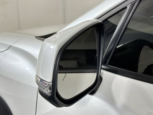 Used 2024 Toyota Corolla Cross LE image 10