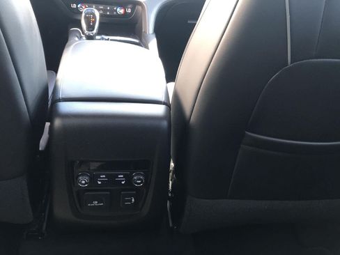 Used 2019 Buick Enclave Avenir w/ Avenir Technology Package AWD/4WD image 16