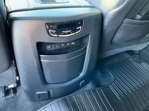 Used 2020 Cadillac Escalade Luxury AWD/4WD image 29