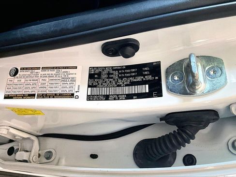 Used 2018 Toyota 4Runner SR5 AWD/4WD image 19