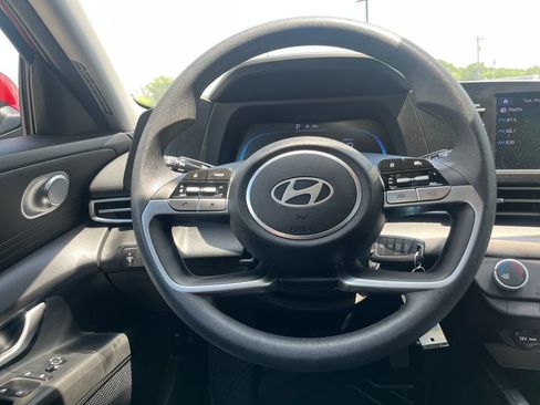 Used 2024 Hyundai Elantra SE FWD image 23