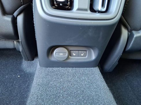 Certified 2023 Volvo C40 P8 Recharge Ultimate AWD/4WD image 11