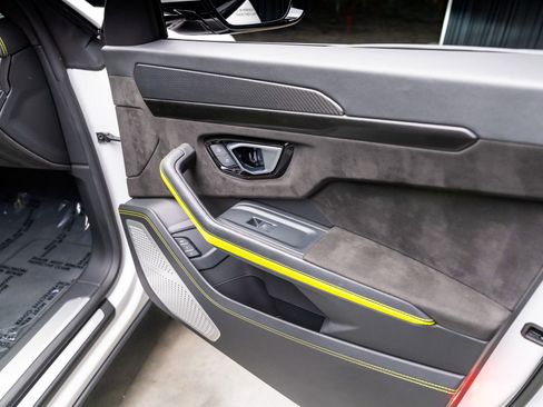 Used 2022 Lamborghini Urus image 71