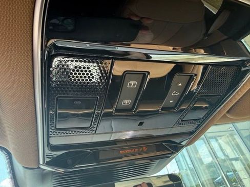 Used 2025 Land Rover Range Rover SE image 19