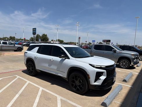 Used 2026 Chevrolet Traverse RS FWD image 1