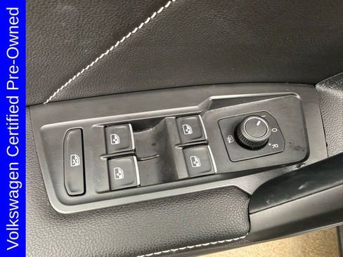 Used 2022 Volkswagen Tiguan SE w/ Panoramic Sunroof Package AWD/4WD image 14