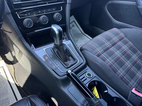 Used 2018 Volkswagen Golf 4-Door FWD image 21