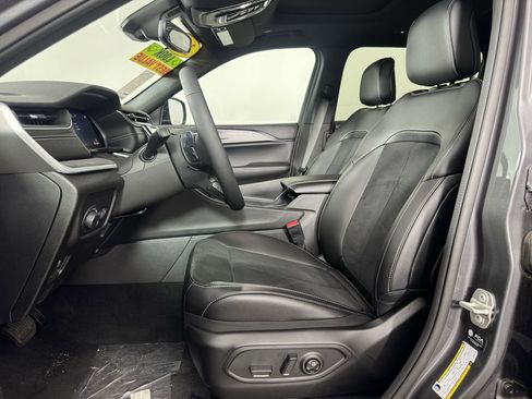 New 2024 Jeep Grand Cherokee L Altitude image 11