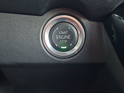 Used 2025 Chevrolet Traverse LT FWD image 13