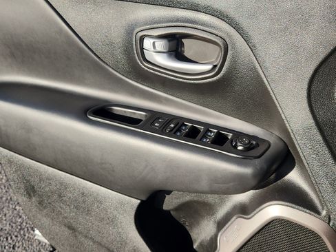 Used 2023 Jeep Renegade Latitude image 8