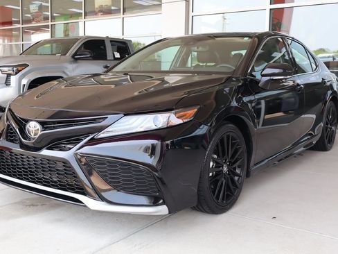Used 2024 Toyota Camry XSE FWD image 3