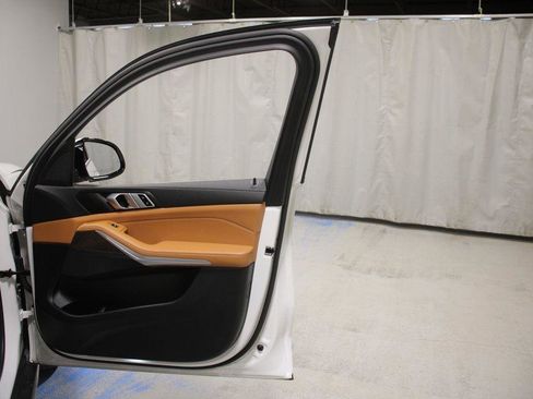 Used 2022 BMW X5 xDrive40i w/ Premium Package image 18