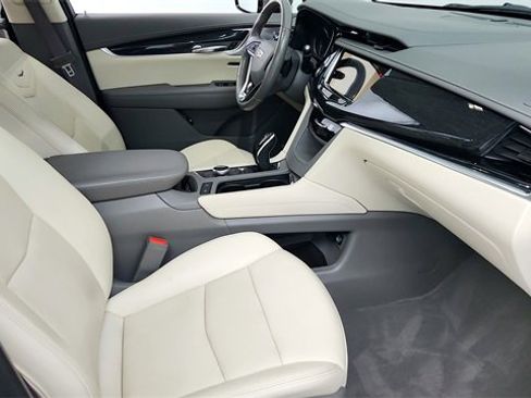 Certified 2022 Cadillac XT6 Premium Luxury image 22