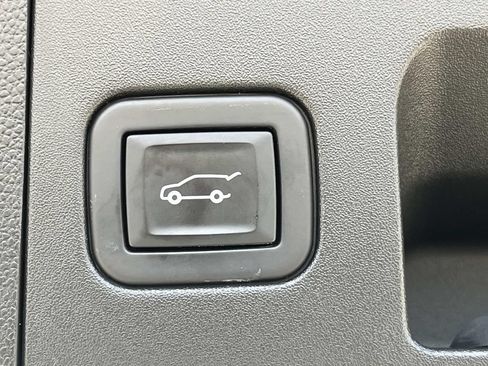 Used 2021 Cadillac XT4 Premium Luxury FWD image 24