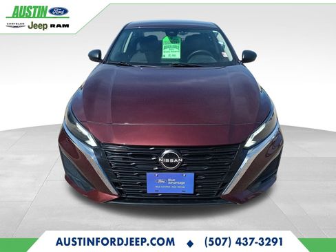 Used 2024 Nissan Altima 2.5 SV image 3