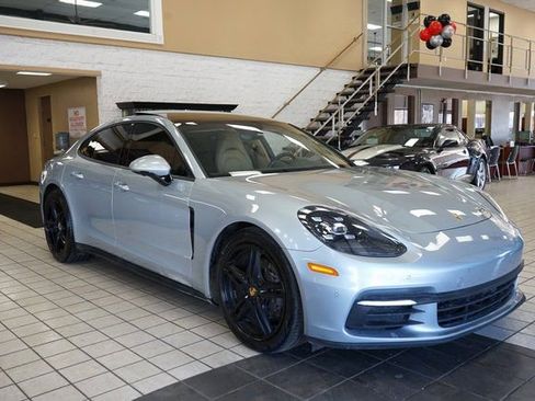 Used 2019 Porsche Panamera 4 image 18