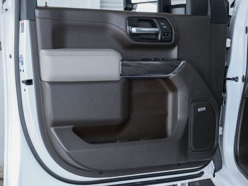 Used 2020 Chevrolet Silverado 2500 LTZ w/ LTZ Premium Package image 37