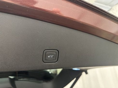 Used 2023 Cadillac XT6 Premium Luxury image 37