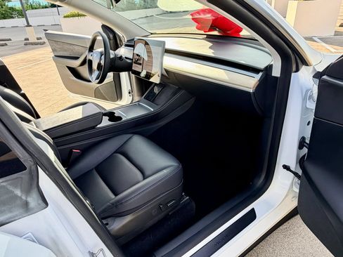 Used 2022 Tesla Model Y Performance AWD/4WD image 15