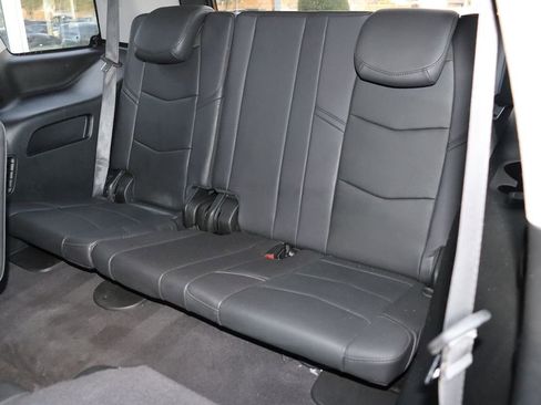 Used 2020 Cadillac Escalade Luxury image 40