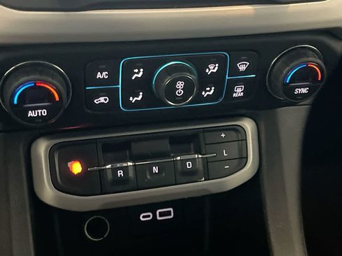 Used 2020 GMC Acadia SLT AWD/4WD image 19