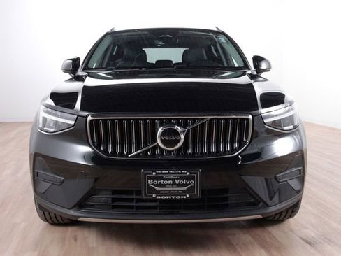 Certified 2025 Volvo XC40 B5 Core image 2