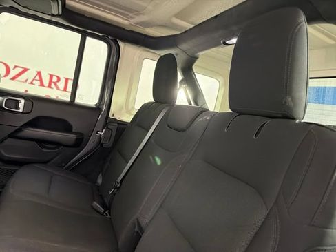 Used 2019 Jeep Wrangler Unlimited Sahara AWD/4WD image 13