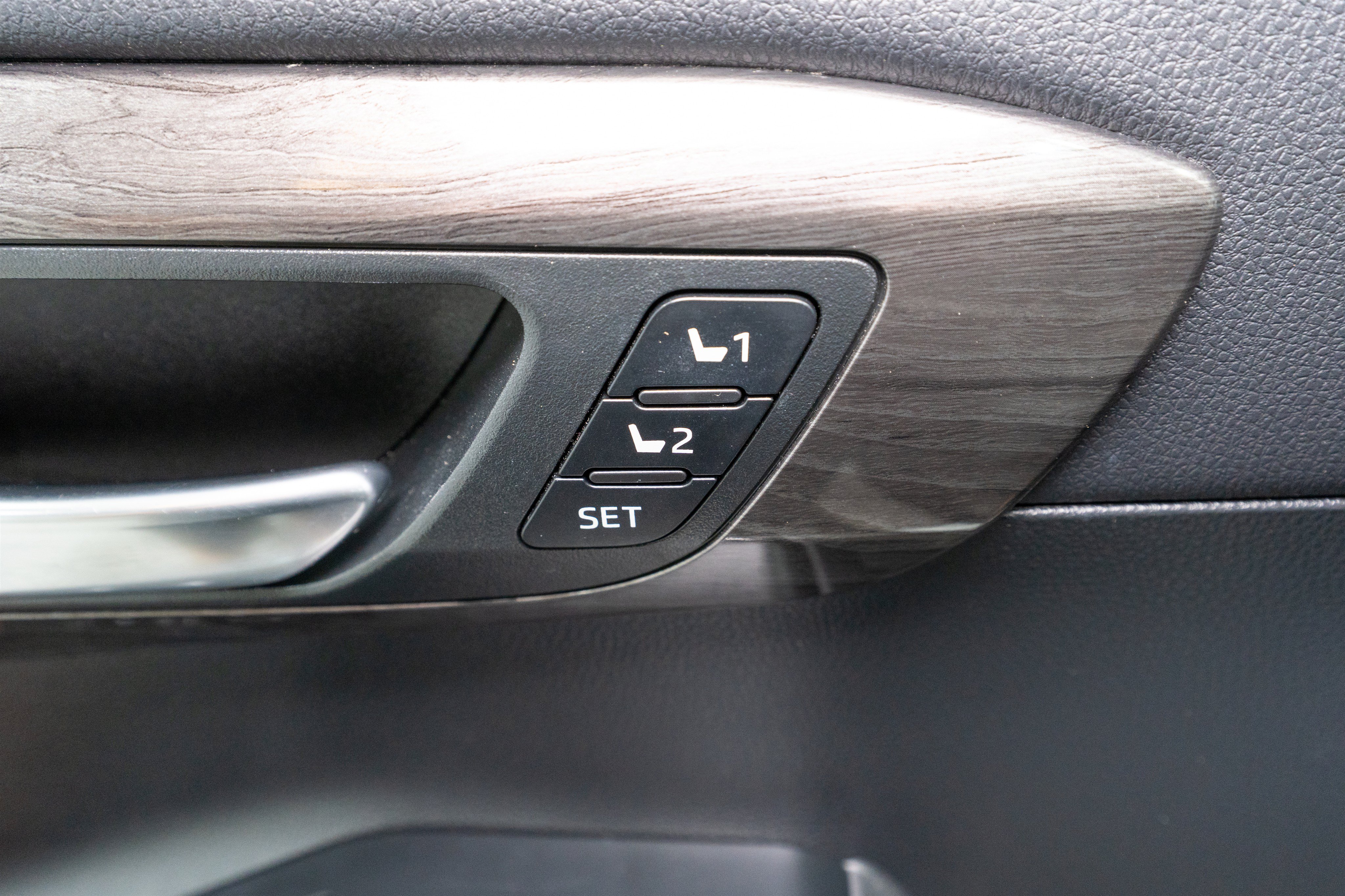 Used 2021 Toyota Highlander Limited FWD image 14