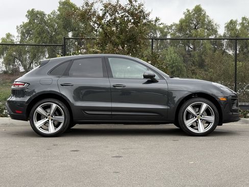 Used 2025 Porsche Macan image 8