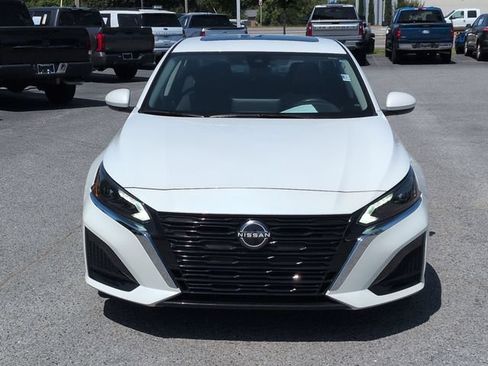 Used 2023 Nissan Altima 2.5 SV w/ SV Premium Package FWD image 8