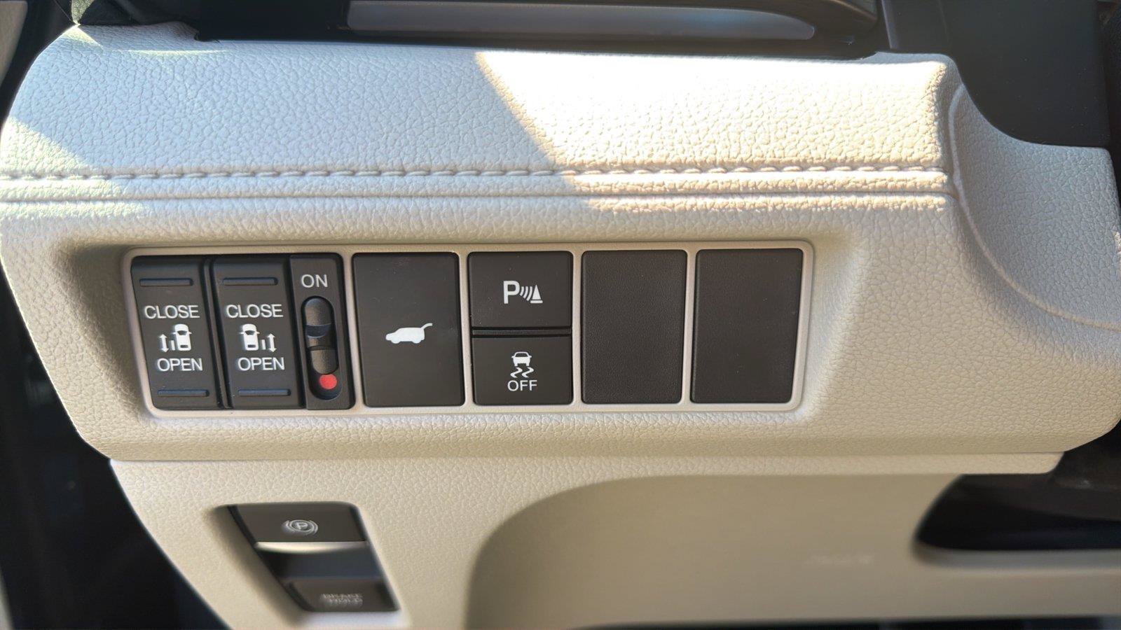 Used 2025 Honda Odyssey Elite image 23
