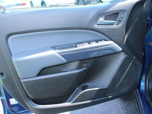 Used 2019 Chevrolet Colorado Z71 AWD/4WD image 31