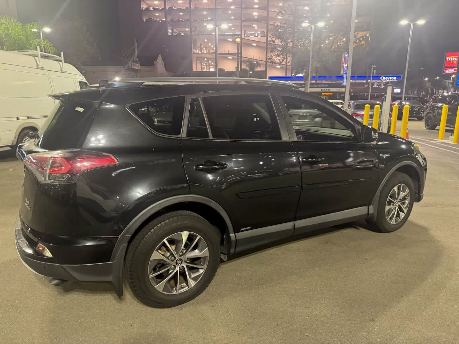 Used 2018 Toyota RAV4 XLE w/ Convenience Package AWD/4WD image 3