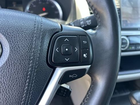 Used 2016 Toyota Highlander Limited Platinum FWD image 24