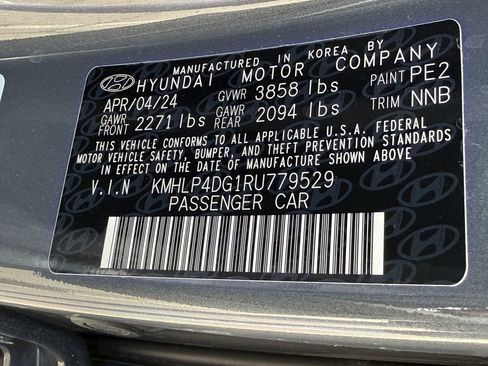 Used 2024 Hyundai Elantra Limited FWD image 32