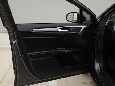 Used 2019 Ford Fusion SEL FWD image 12