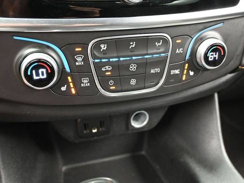 Used 2019 Chevrolet Traverse LT AWD/4WD image 36