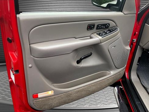 Used 2005 Chevrolet Avalanche Z71 w/ Sun And Sound Package AWD/4WD image 21