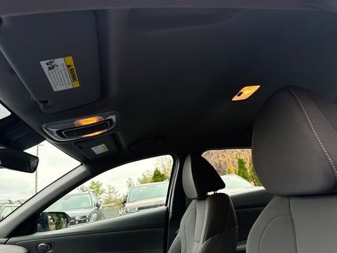 Certified 2025 Hyundai Elantra Sport image 21