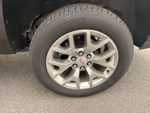 Used 2018 GMC Yukon XL SLT w/ Open Road Package AWD/4WD image 11