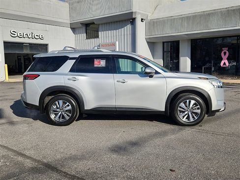 Certified 2022 Nissan Pathfinder SL image 8