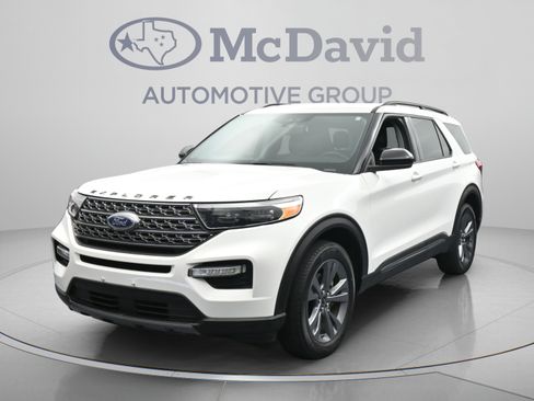Used 2023 Ford Explorer XLT w/ Equipment Group 202A AWD/4WD image 4